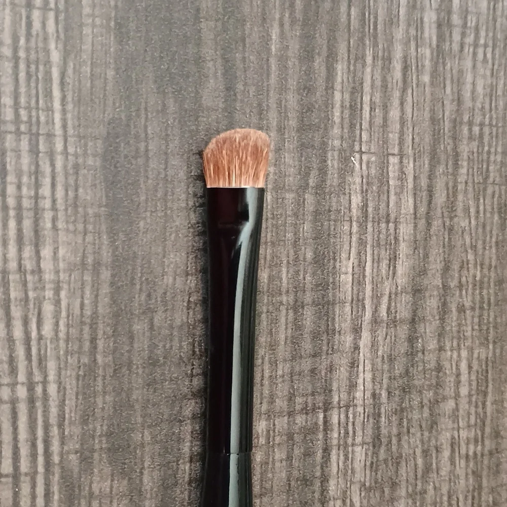 Bobbi Brown Black Makeup Brush with Brown Bristles-Angle Eye Shadow Brush
